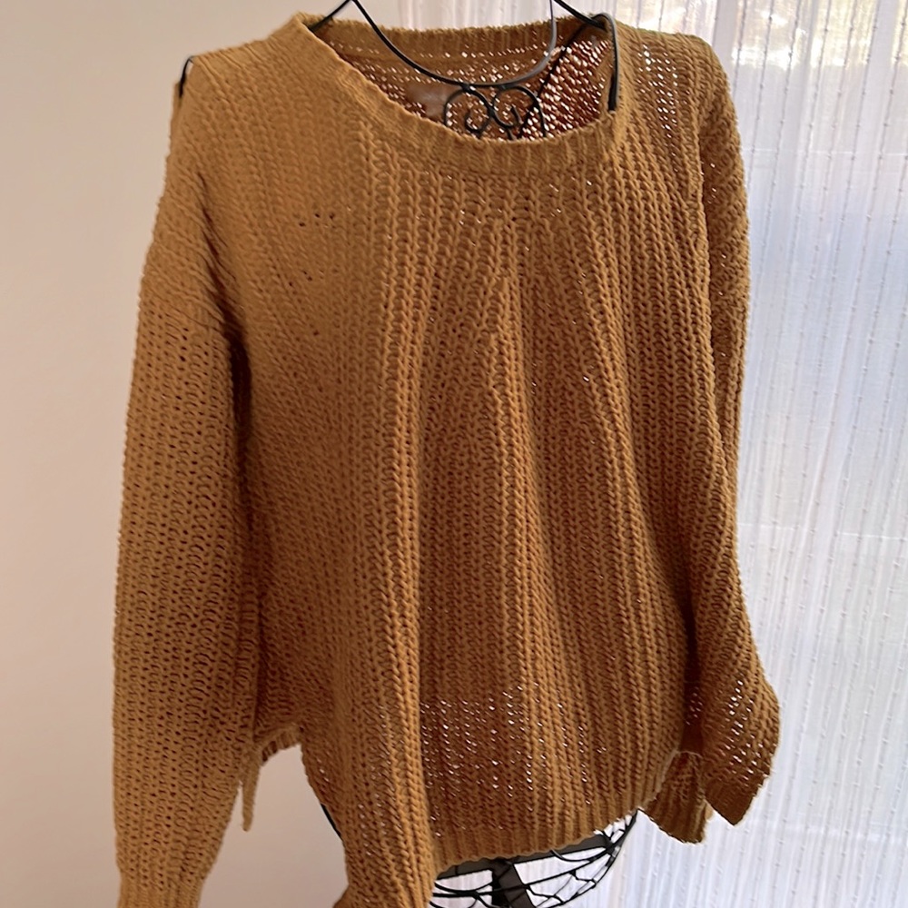 Cozy, chunky golden yellow sweater. Cold shoulder style. Good condition, size L.